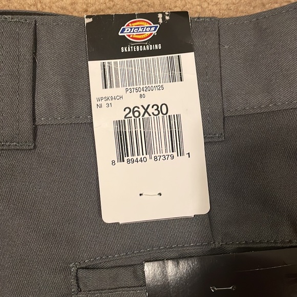 Dickies Skateboarding signature interior red detailing. - Picture 2 of 11